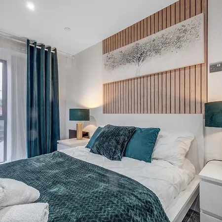 Florence Street Apartment *