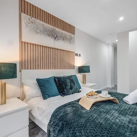 Florence Street Apartment *