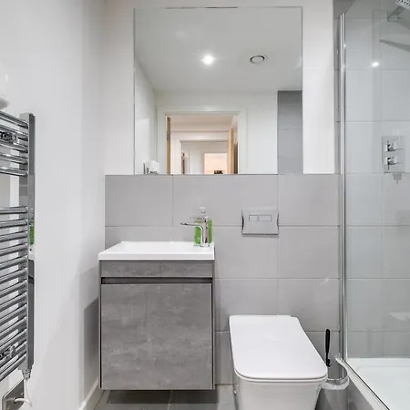 Florence Street Apartment *